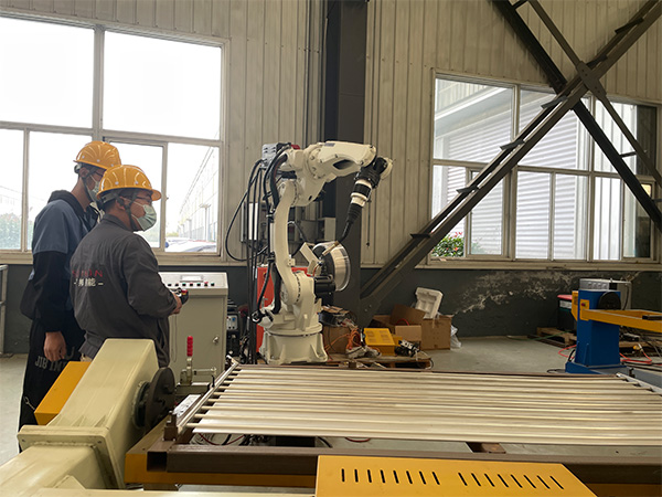 焊接機器人廠家可以提供教學嗎？